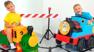 Влад и Ники играют с игрушечными поездами и др истории с Крисом, Видео Влад и Никита, ВЛАД И НИКИ
