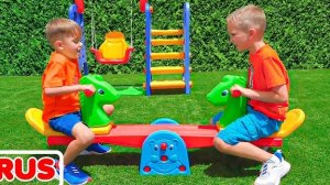 Влад и Никита играют с игрушками - Коллекция веселых видео для детей