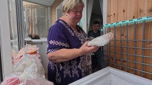 Домашние дела: разбираю морозильную камеру, тесто  готовлю , супчик и чебуреки.