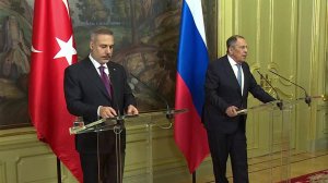 Главы МИД России и Турции обсудили шаги по безопасному судоходству в Черном море.