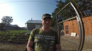 Забор из оцинкованной сетки-рабицы.