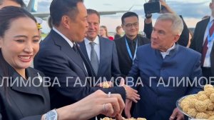 Минниханов встретил премьера Таиланда в Казани и научил его слову «чак-чак»