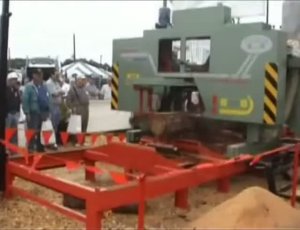 Широколенточная пилорама Mebor HTZ 1000. Продольная распиловка бревна. Демонстрация Мебор HTZ1000