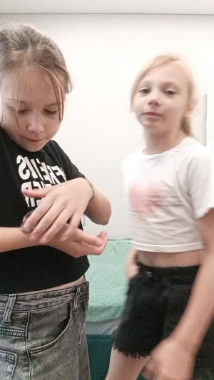 что в коробке-изюмчик.