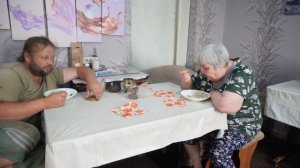 Кушаем вкусную рисовую кашу с мамой ПОДВАЛ ИЛЬИЧА