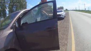Брянские полицейские пришли на помощь женщине-водителю на трассе