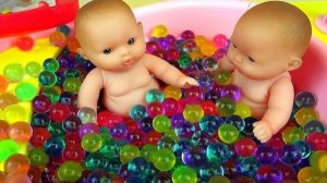 Детская игрушка для купания и сюрприз