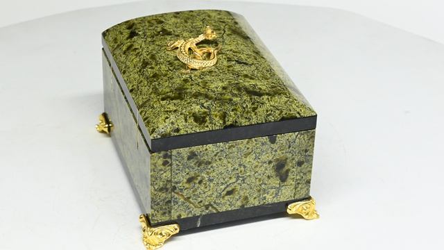 Ларец из змеевика сундук 105*80*75мм. 1310752-1