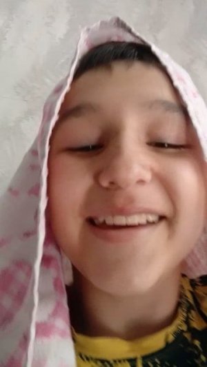 в розовых волосах это лп в черных учитель в белых отличница . Про что снимать ещё???