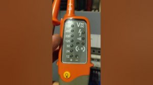 Как определить фазировку ( последовательность фаз) с помощью двухполюсного указателя напряжения?
