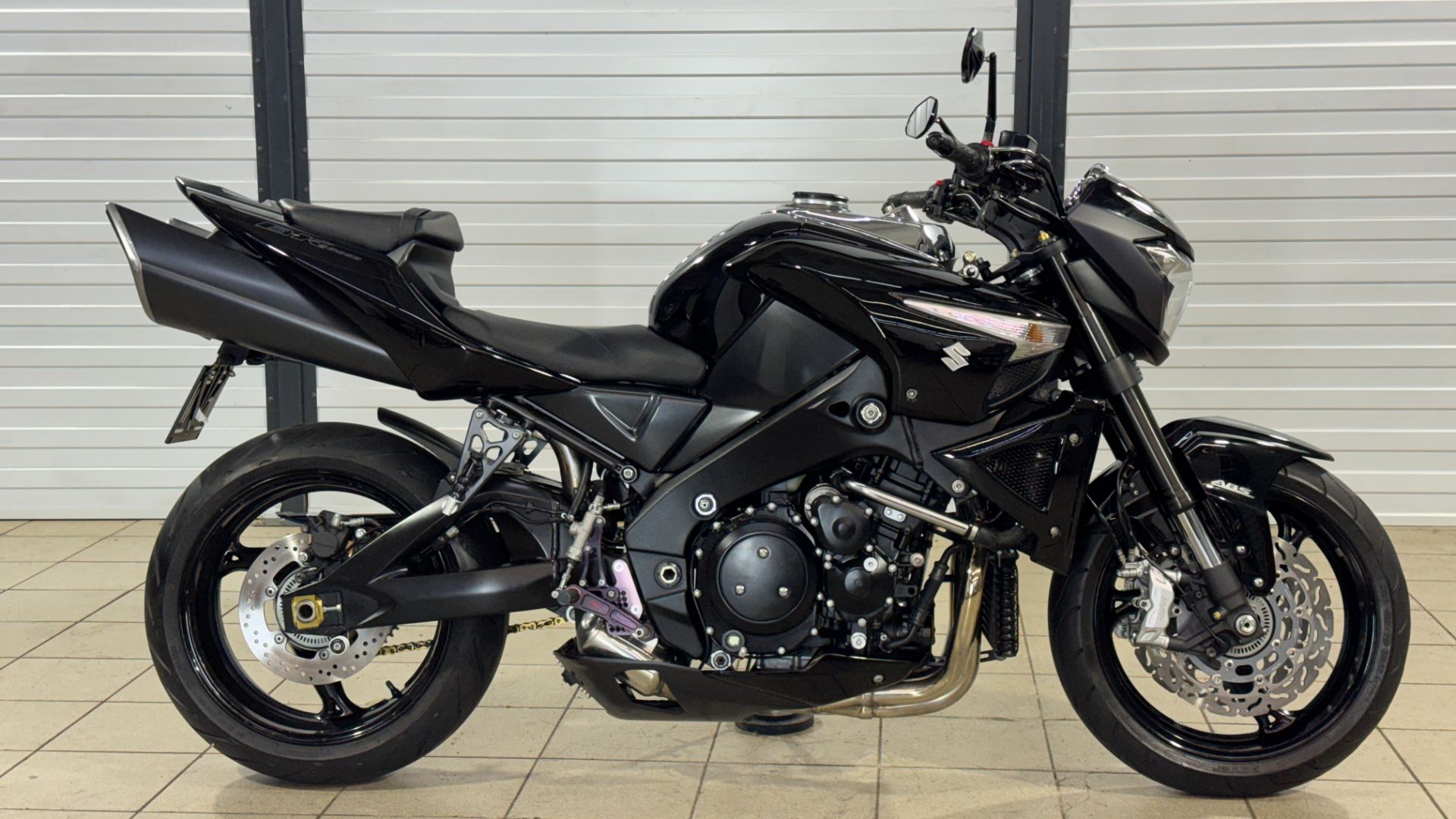 Suzuki B-King смотреть онлайн