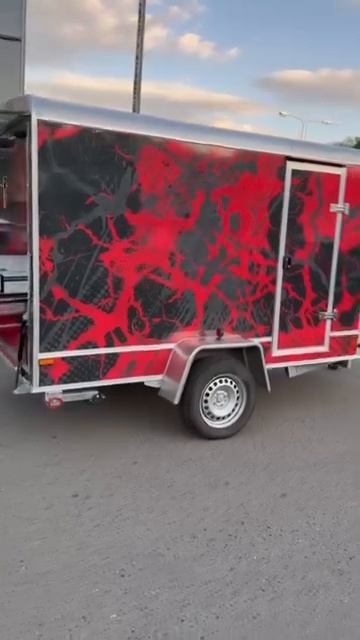 🔥 Он не просто классный, а еще и красный
