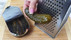 Просто НАТРИТЕ огурцы на терке и добавьте шпроты! Оригинальная ЗАКУСКА на праздничный стол