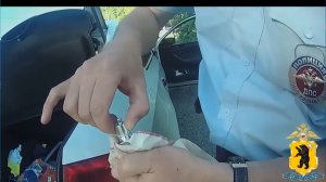 (Рыбинск-40) ИНСПЕКТОРЫ ГАИ ОБНАРУЖИЛИ НАРКОТИКИ В МАШИНЕ