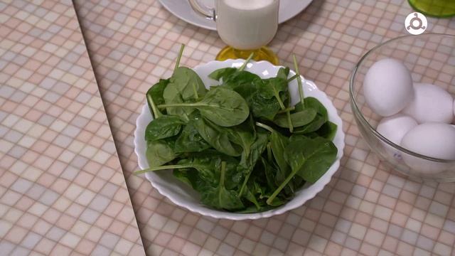 Утреннее меню. Готовим омлет со шпинатом, помидором и сыром