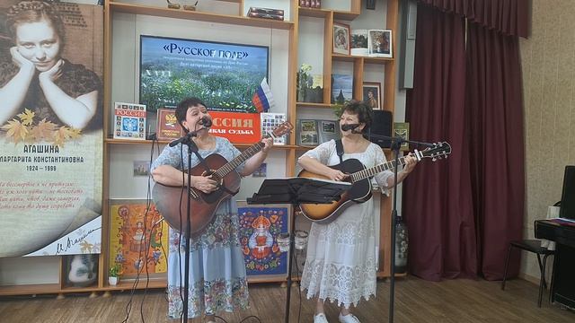 Песня "Думает парень ночь напролёт..."