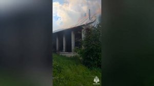 В селе Турочак Республики Алтай загорелся двухэтажный жилой дом