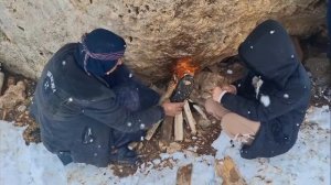 2с. В сильный снегопад... Муж-наркоман выгнал жену и внучку из дома!