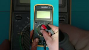 Как безопасно измерить напряжение в розетке ⚡ | Проверка переменного напряжения
