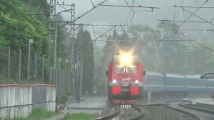 Электровоз 2ЭС4К-122 «Дончак» с пассажирским поездом 302С Адлер-Минск