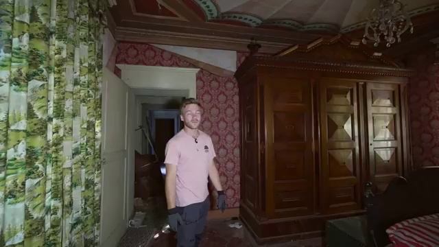 Заброшенный дворец Адвоката, Который защищал Убийц, А затем исчез смотреть онлайн