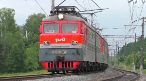 Система электровозов ВЛ10У-166/153 с грузовым поездом и приветливой бригадой