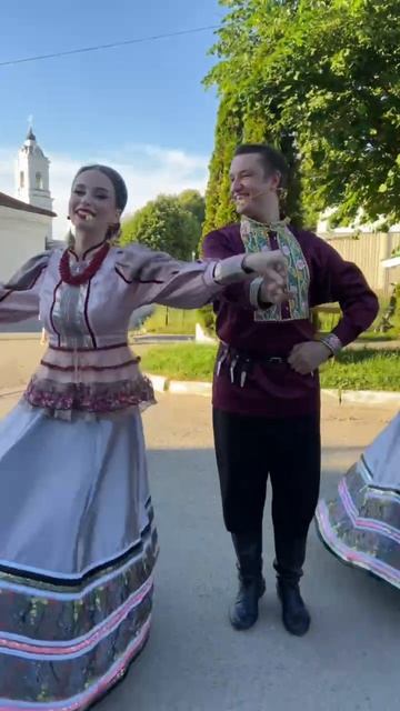 Какие чувства пробуждает в вас песня «Я веселый взор заметил» в исполнении ансамбля «ЛюбоЖить»?