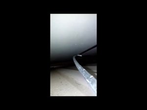 Как просунуть провод под потолком