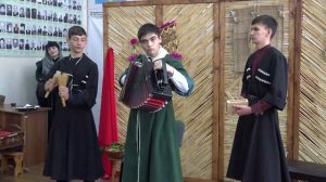 Обрядовый показ детского театрального кружка «Тэрпэзанхэр» в краеведческом музее