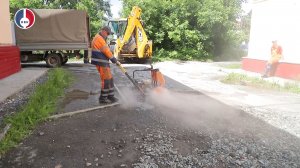 ДКС продолжает работы по ремонту дорог и благоустройству городских территорий