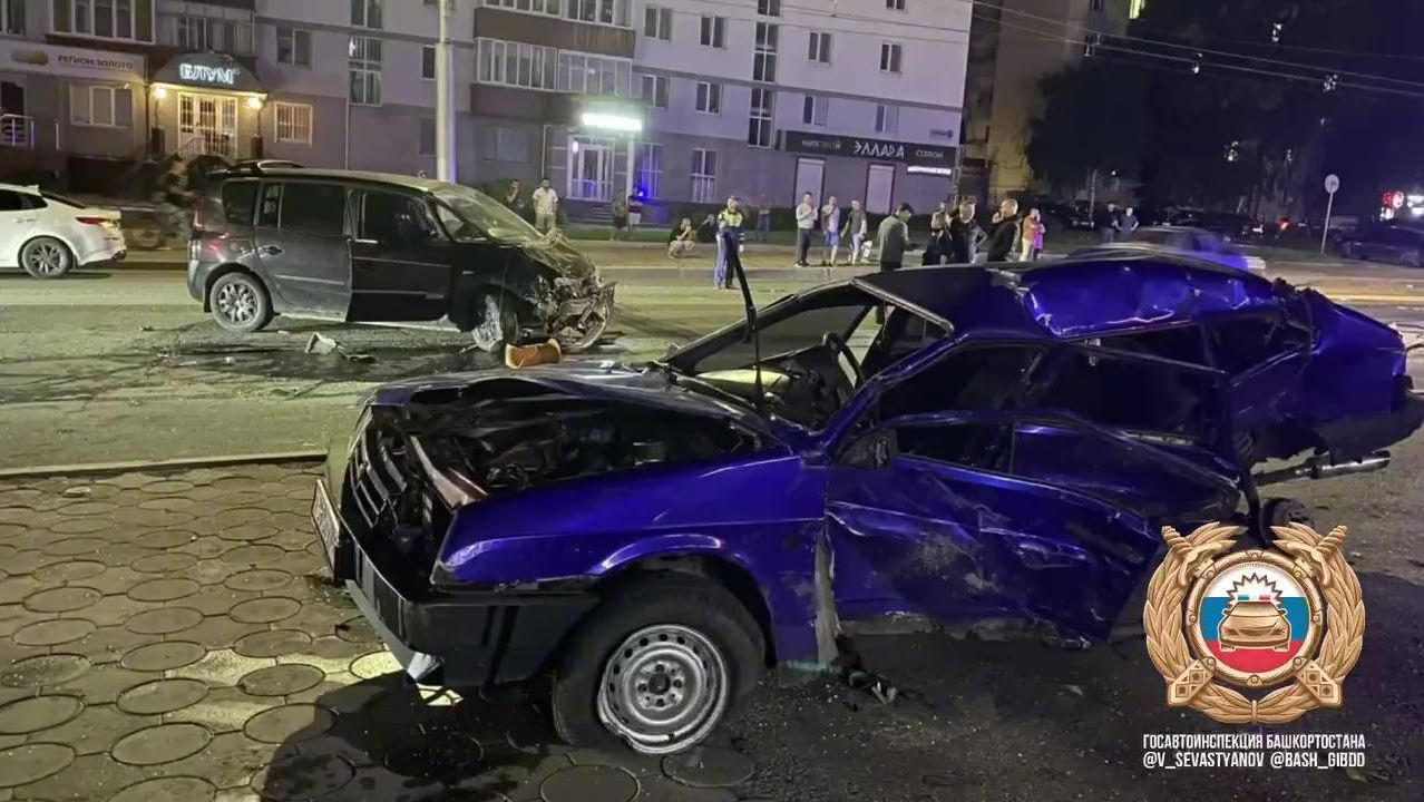 Двое молодых парней погибли в ночном ДТП в башкирском Стерлитамаке смотреть онлайн