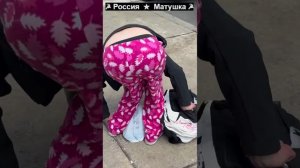 Это не художественный фильм. Это реальная жизнь в США, район Кенсингтон, город Филадельфия.