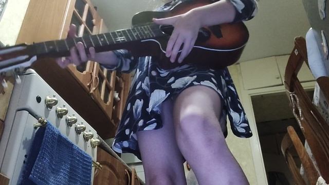 играю на моей гитаре Но я могу лучше просто не постаралась 😅😅😅 смотреть онлайн