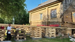 Передвижение дома на высоте 1,5 м