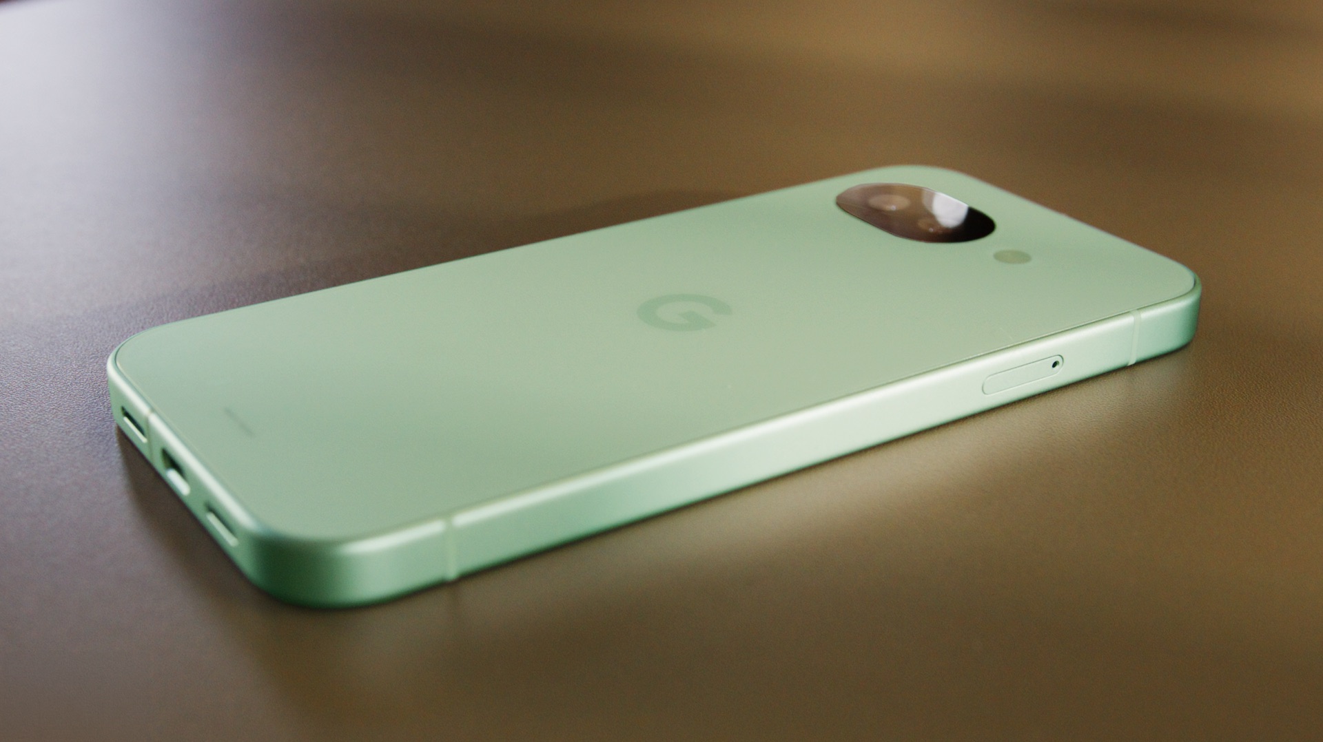 Обзор Google Pixel 10a — крутые решения по мелочи смотреть онлайн