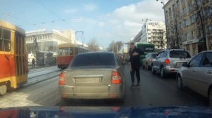 Студент в пробке расстрелял друга и болид. Real video