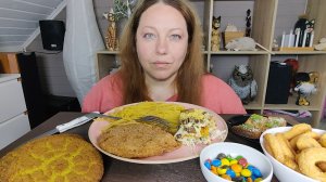 Мукбанг Свиной шницель, кукурузные спагетти, гренки с чесноком, сладости!