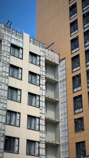 ЖК «Статный». Продолжается обшивка дома