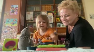 Ева и бабушка на пикнике