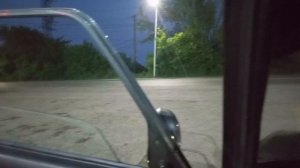 в машине музыку слушаю после мойки