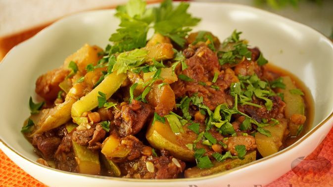 БАРАНИНА С КАБАЧКАМИ И НУТОМ
