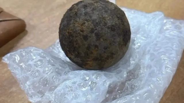 Пушечное ядро XVIII века нашла в своем огороде жительница Уфы Надежда Оленева перекапывала землю и смотреть онлайн