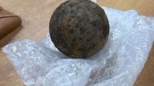 Пушечное ядро XVIII века нашла в своем огороде жительница Уфы

Надежда Оленева перекапывала землю и
