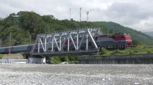 Электровоз 2ЭС4к-140 с пассажирским