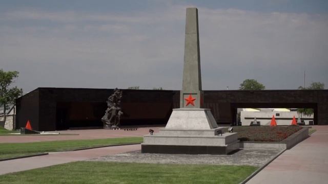 22 июня 1941 года — день, который навсегда разделил историю нашей страны на «до» и «после». В это... смотреть онлайн