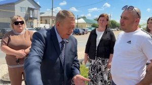 В Калининске полным ходом идет строительство тротуара на улице Пушкина