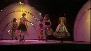 Legs _ Co - Torn Between Two Lovers - TOTP TX_ 10_03_1977(360P).mp4