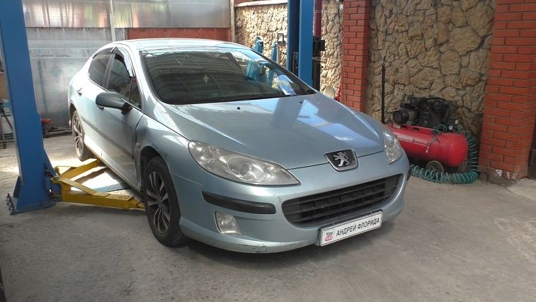 Замена заднего правого датчика ABS на Peugeot 407 1,8 Пежо 407 2005 года смотреть онлайн