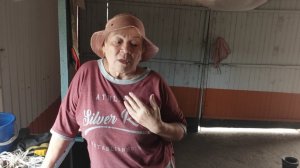 Жизнь в деревне 🏡 // не судите 🙏 // замочила крапиву и 🐴навоз //почистила грядку //