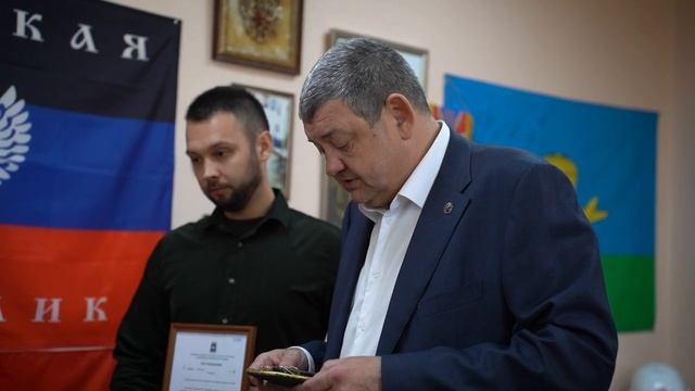 В Горловке поздравили врачей и вручили ключи от квартиры ветерану СВО смотреть онлайн